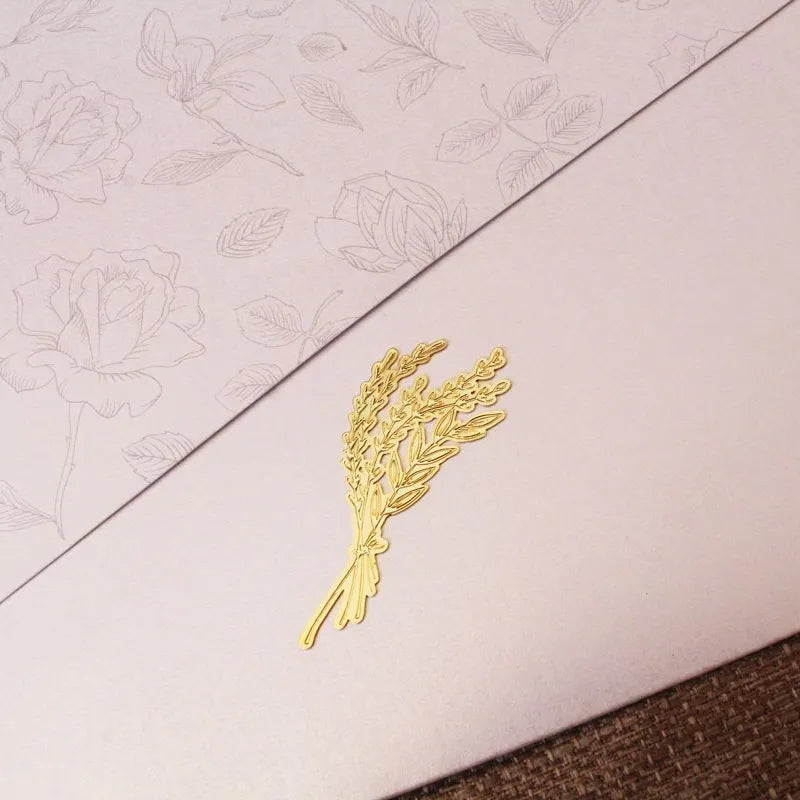 arranjo para convite de casamento dourado