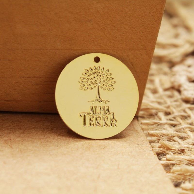 etiqueta de metal com logo personalizada dourada