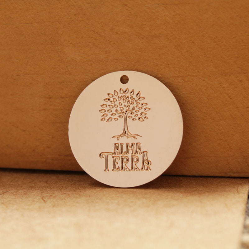 etiqueta de metal com logo personalizada rose gold