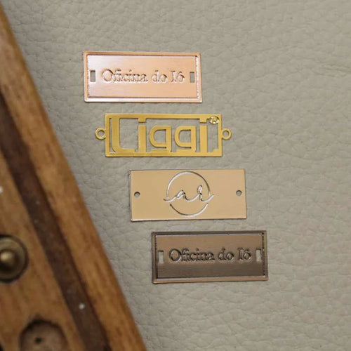 etiqueta de metal com logomarca