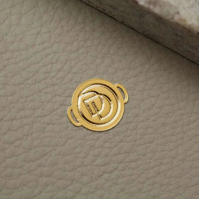etiqueta personalizada para roupa dourada