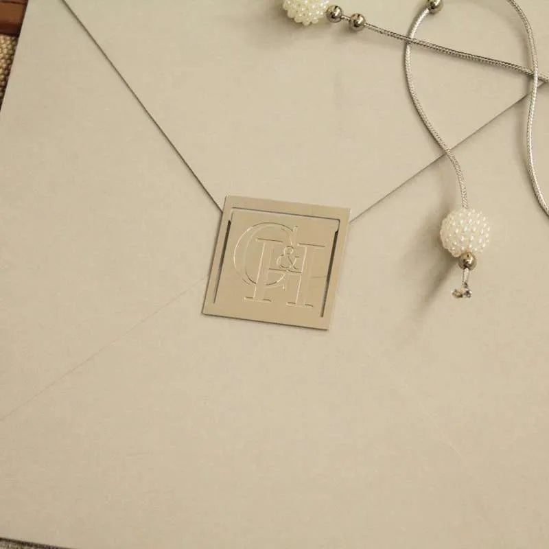 fechamento de metal para convites personalizados