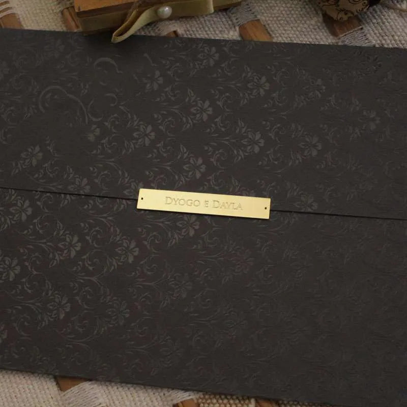 fechamento para convites com nome dos noivos dourado