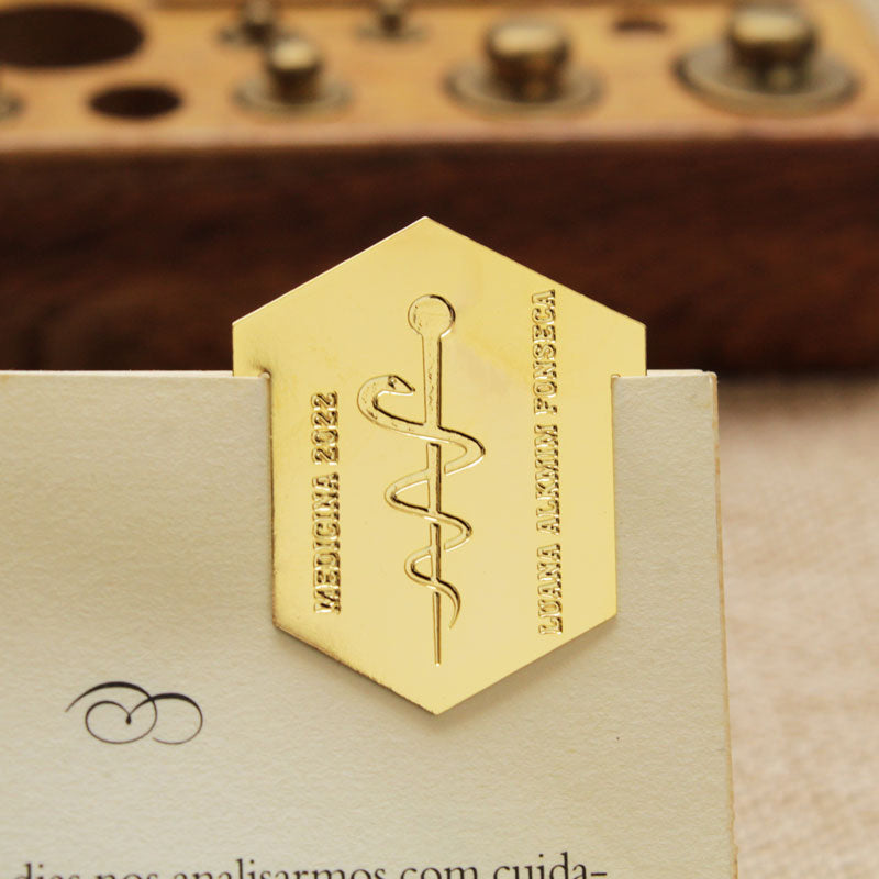 formatura de medicina personalizada marca páginas dourado