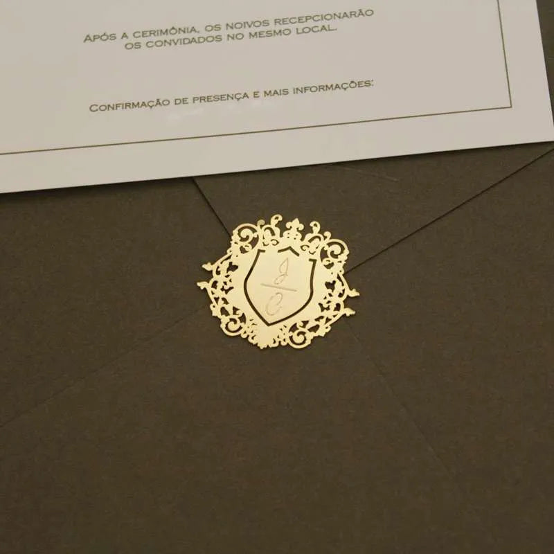 lacre de convite personalizado com iniciais dourado