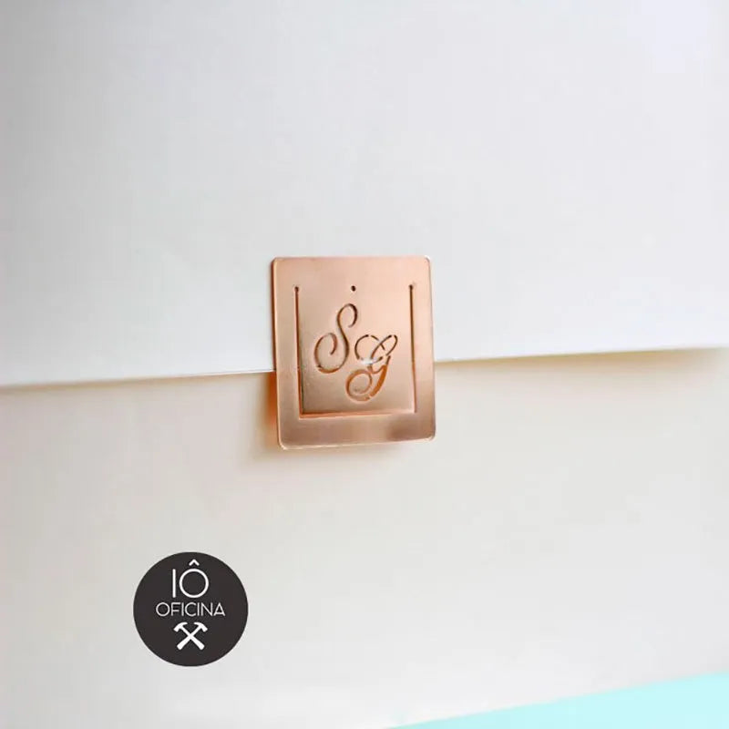 lacre rose gold em convite de casamento