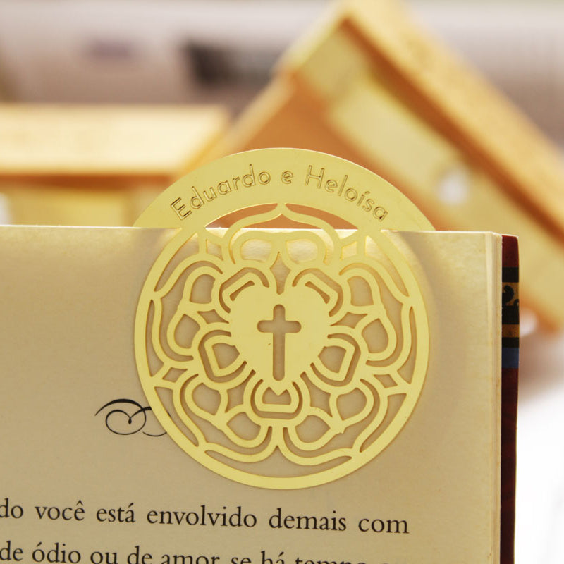 Marca Páginas Personalizados são uma forma de mostrar o tamanho da importância que têm todos aqueles que participam do seu crescimento! Crie com a gente.