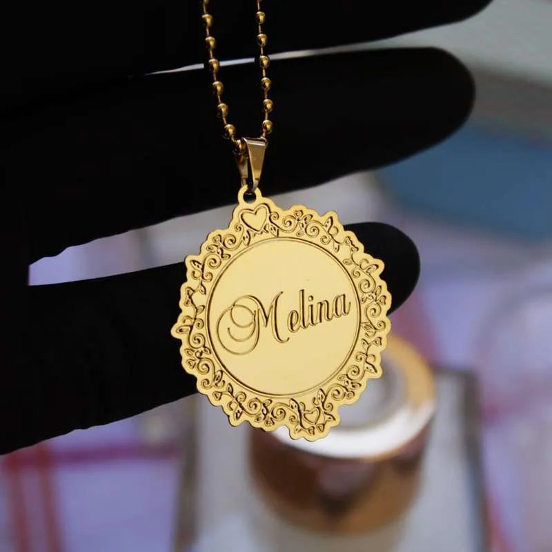 lembrança maternidade personalizada com nome pingente de metal