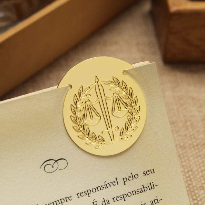 marca página para lembrança formatura de direito dourado