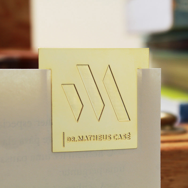 Marcador de livro metálico com logo