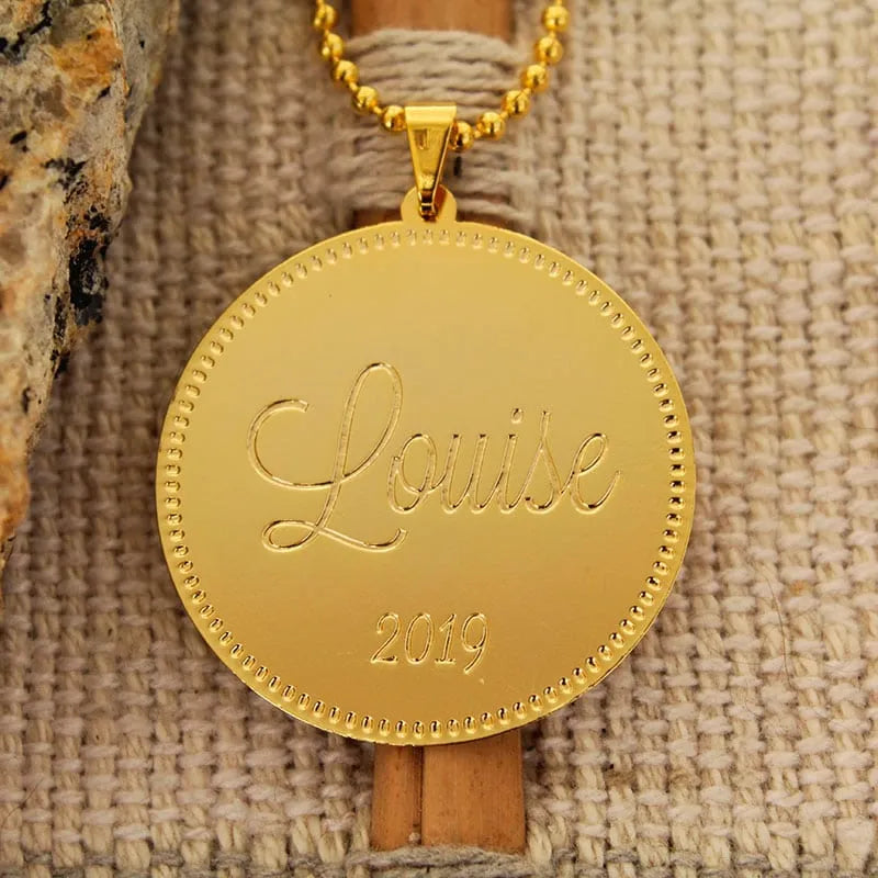 medalha para lembranças de maternidade chique