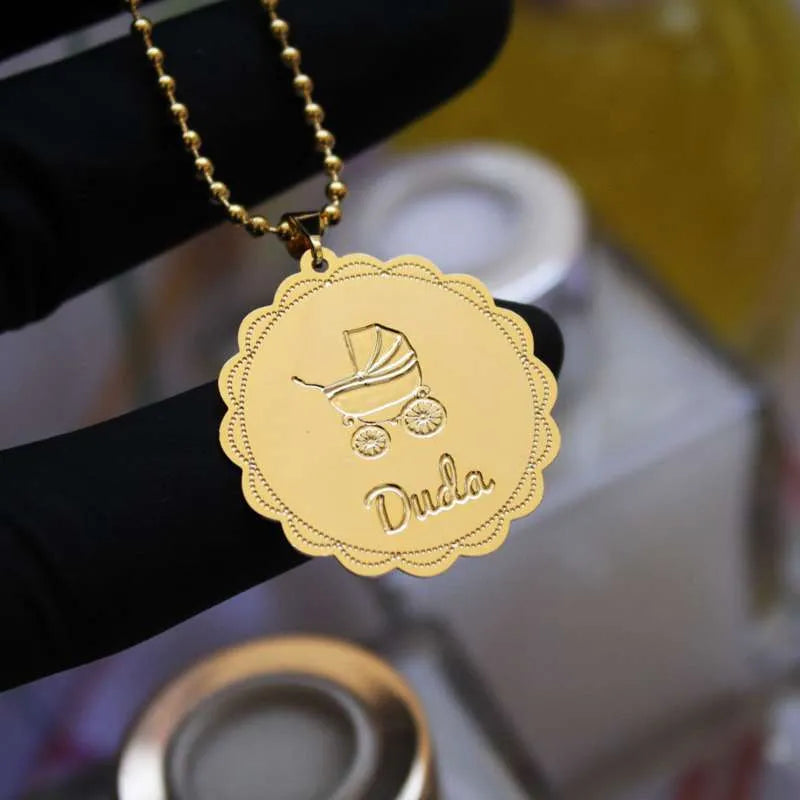 medalha personalizada para lembrança maternidade menina