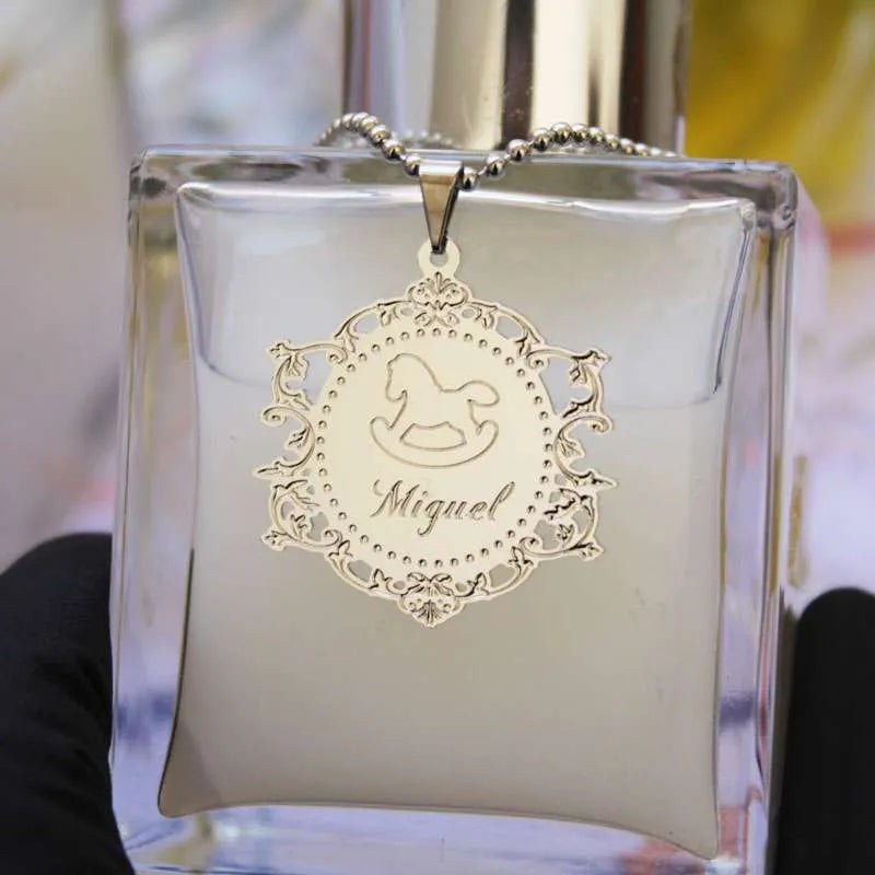 medalhinha com nome para lembrança de chá de bebe personalizada