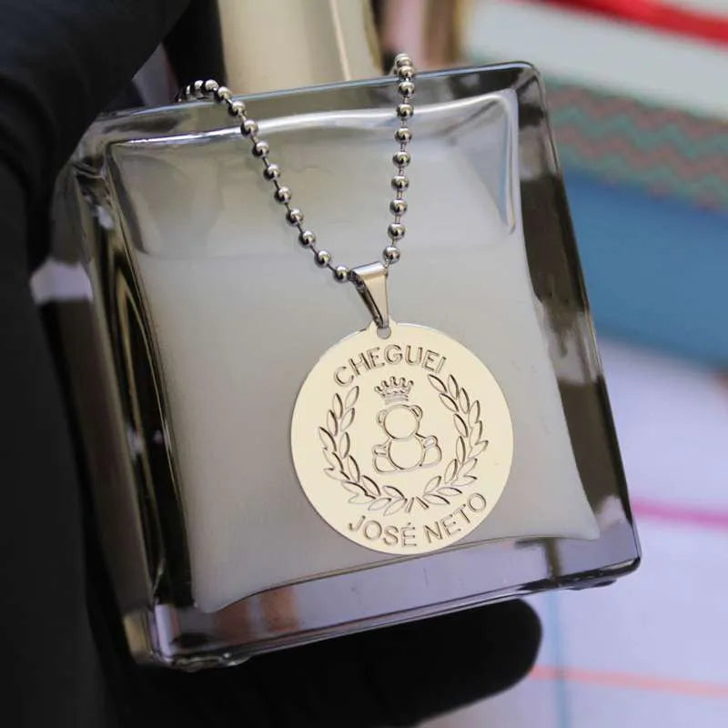 medalhinha de metal personalizada com nome para lembrança nascimento