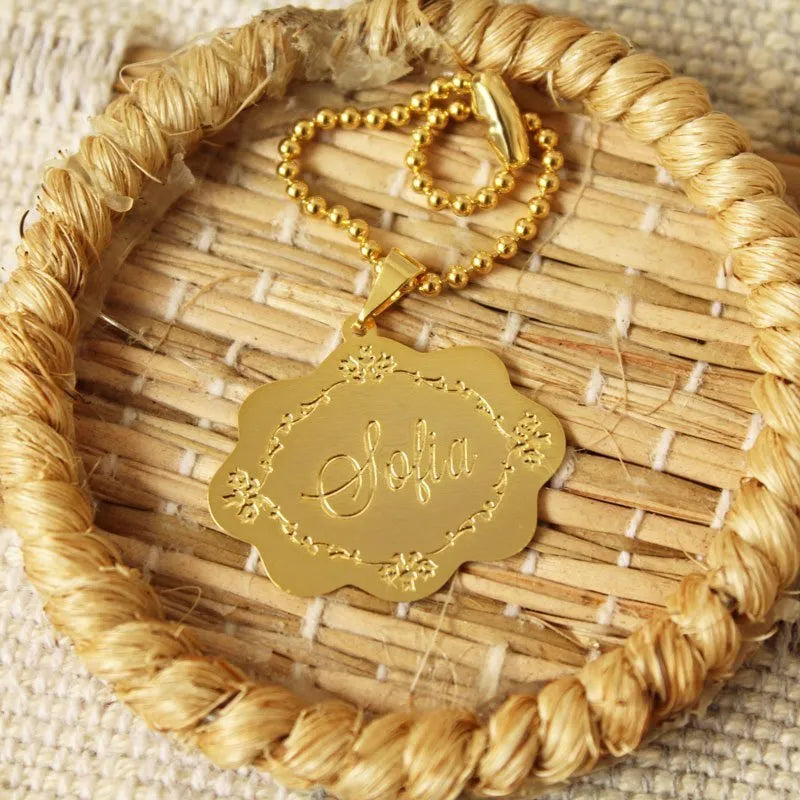 pingente dourado personalizado com nome