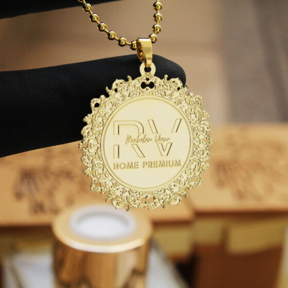 medalha com logo para personalizar aromatizadores dourada